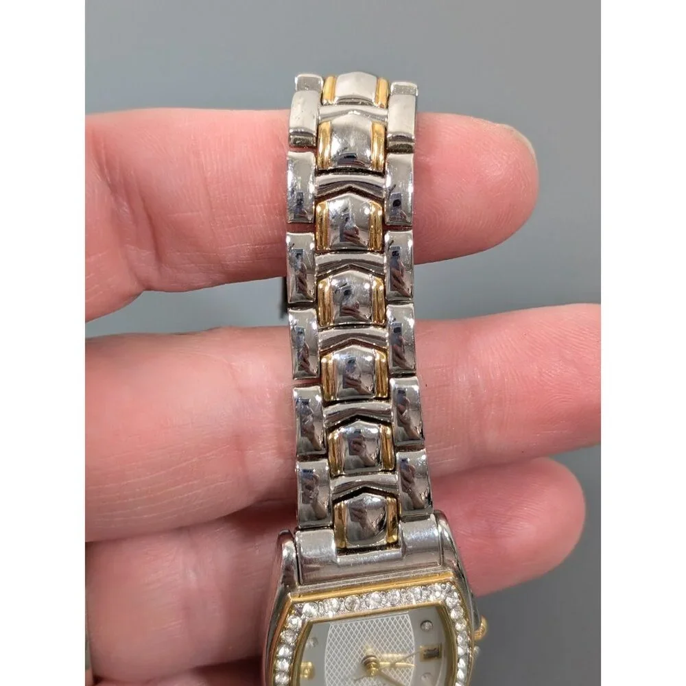 Avon Womens Two Tone Crystal Accent Date Indicator Classic Watch 6.5 inch‎
